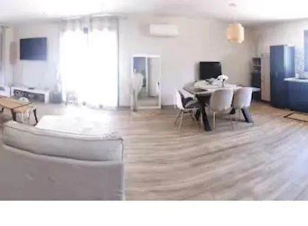 Belle à La Villa *